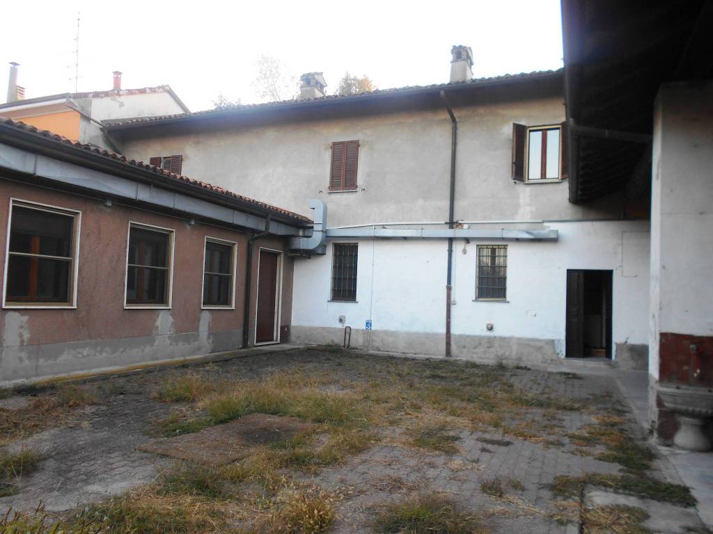 Vendita Cascina in via cassinino Pavia. Buono stato, posto auto, 260 m²,  rif. 69547548