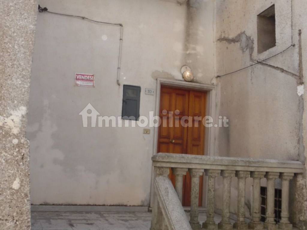 Vendita Villa bifamiliare in via Sotto Chiesa Guardia Lombardi. Buono