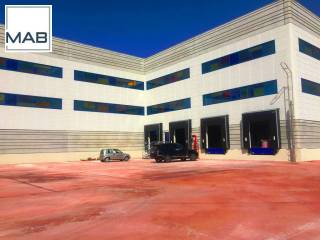 vendita capannone carinaro