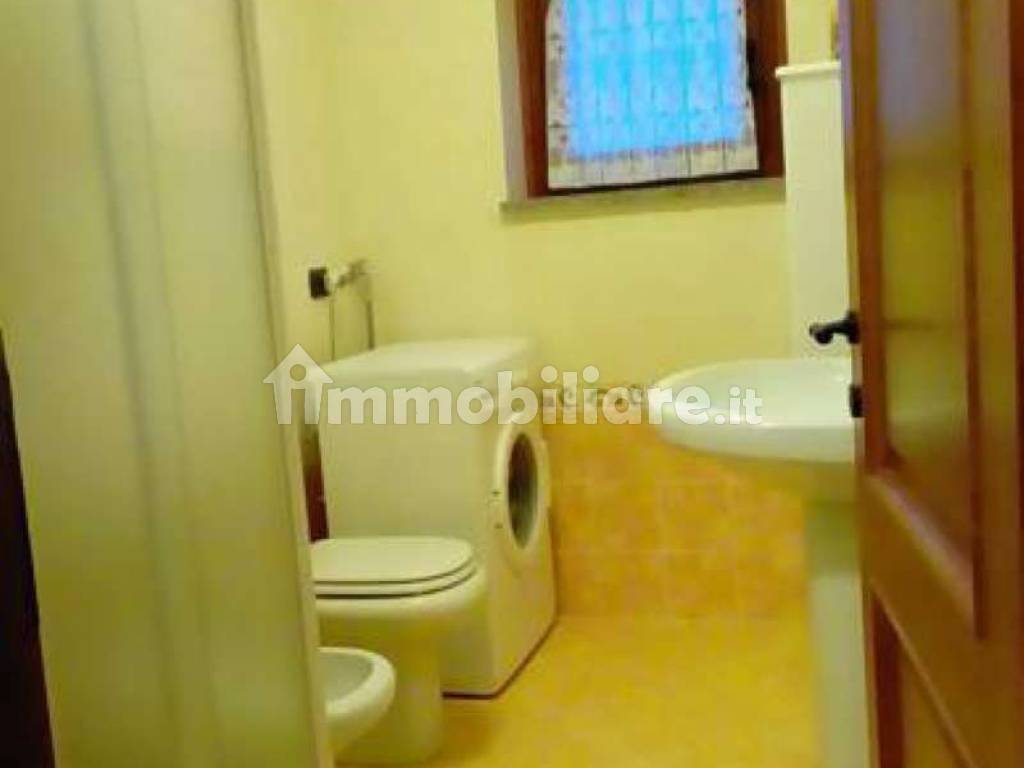 Ampio alloggio centro Oulx bagno