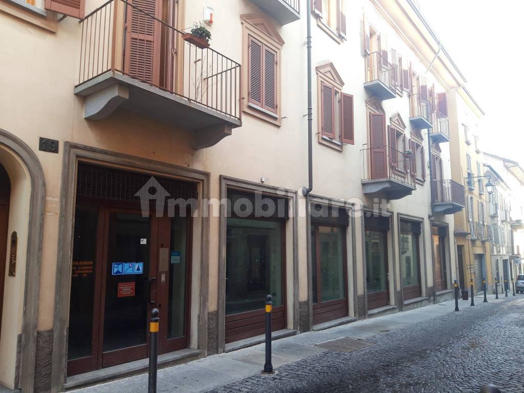 Locale commerciale via Santa Croce 19, Moncalieri, Rif. 72041314 -  Immobiliare.it