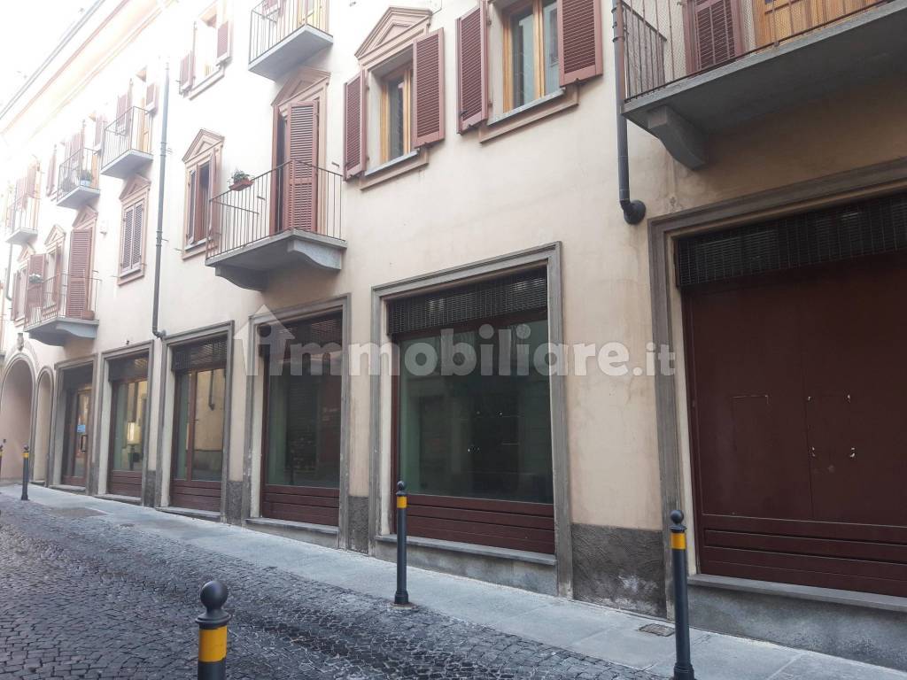 Locale commerciale via Santa Croce 19, Moncalieri, Rif. 72041314 -  Immobiliare.it