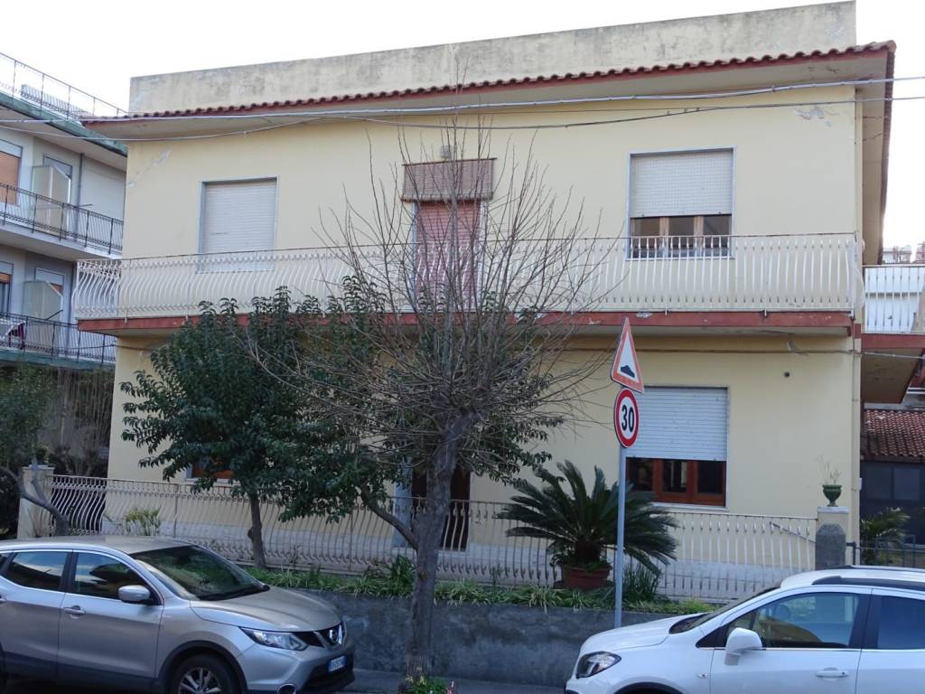 Vendita Villa bifamiliare in via Archi Nazionale 22 San Filippo del Mela. Buono stato, terrazza Vendita Villa bifamiliare in via Archi Nazionale 22 San Filippo del Mela. Buono stato, terrazza