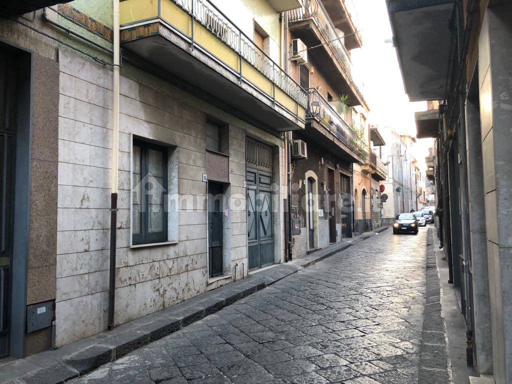 Palazzo - Edificio in vendita a Misterbianco