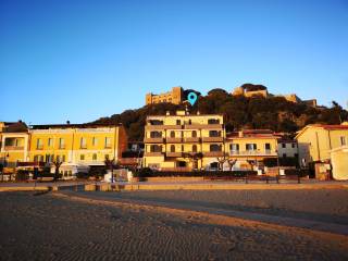 Palazzina dalla spiaggia