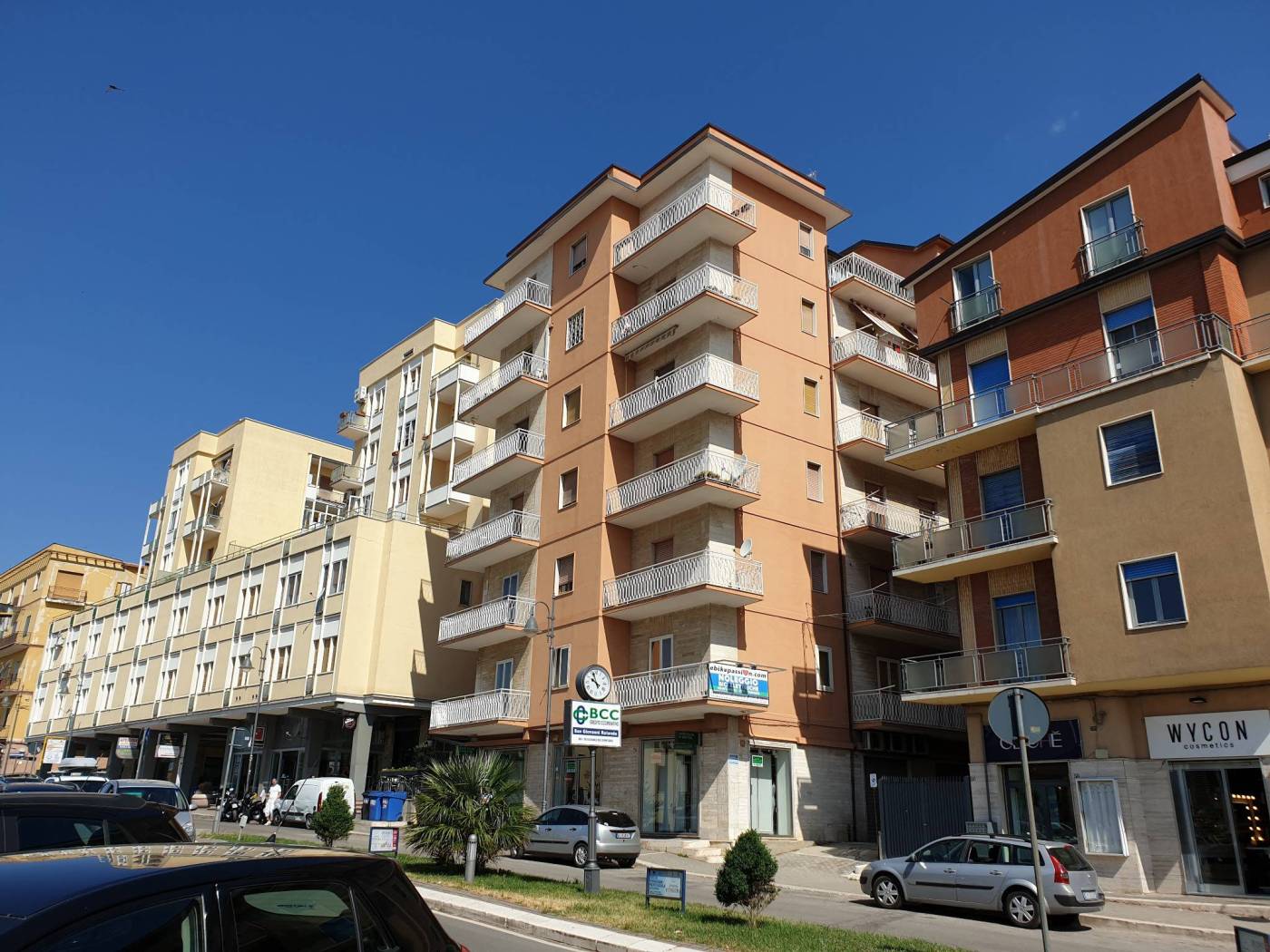 Vendita Appartamento San Giovanni Rotondo. Trilocale in piazza Europa 84.  Ottimo stato, sesto piano, con balcone, riscaldamento centralizzato, rif.  74699694
