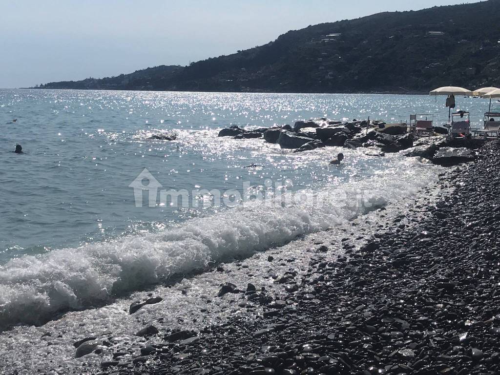 spiaggia libera