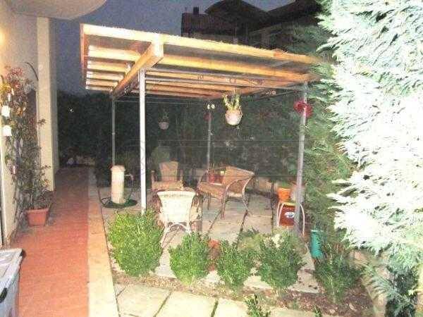 giardino con gazebo