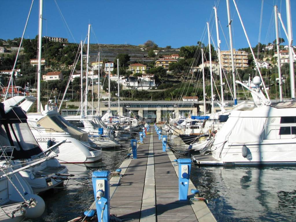 Vista del fabbricato dal pontile