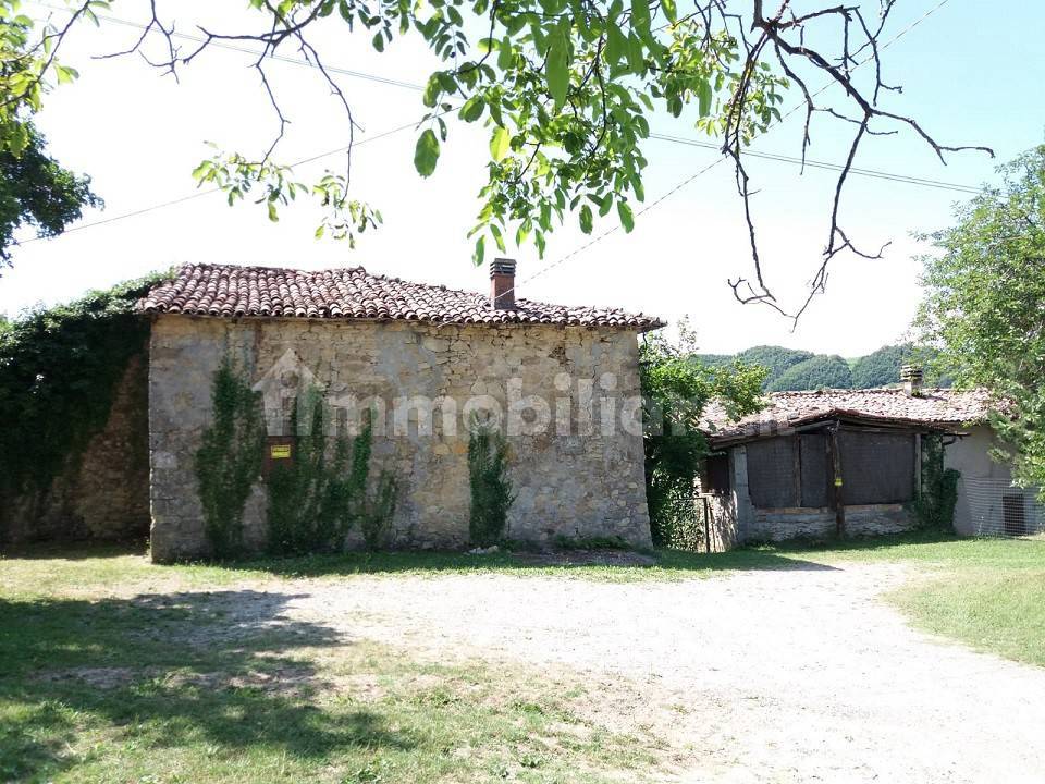 Vendita Rustico Castel d'Aiano. Da ristrutturare, 190 m², rif. 77308460