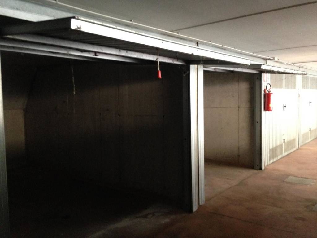 Garage - box via fratelli cervi 2, san maurizio, vimercate