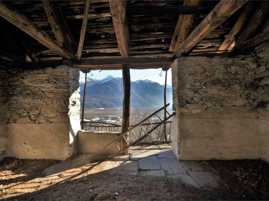 Ultimo piano con apertura su balcone