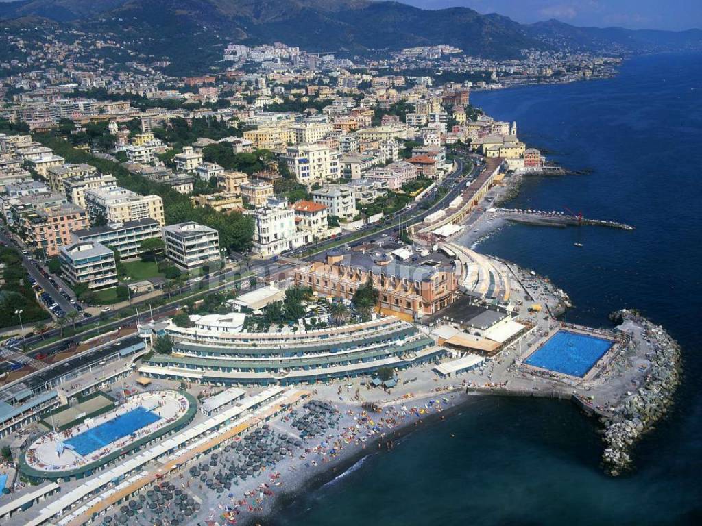 Vendita Appartamento in via zara. Genova. Ottimo stato, piano terra, posto  auto, con terrazza, riscaldamento autonomo, rif. 77816800