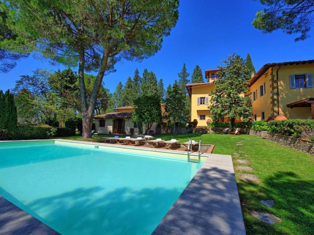 CERTALDO CHIANTI VENDESI VILLA CON PISCINA RISTRUTTURATA