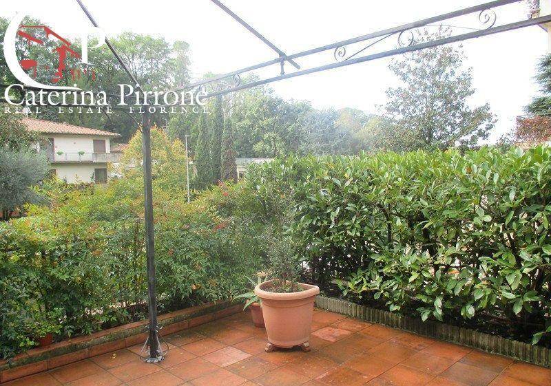 Bagno a Ripoli vendesi villa con giardino