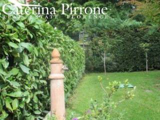 Bagno a Ripoli vendesi villa con giardino