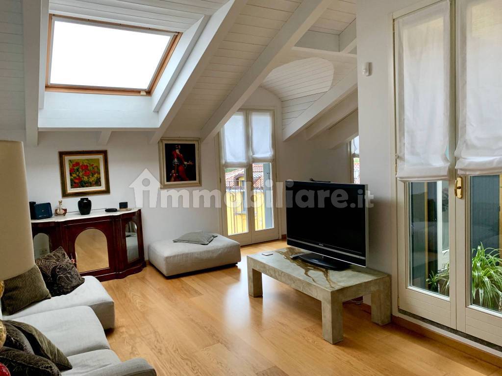 Rent Apartment Monza. 2room flat in via Aliprandi.... Excellent