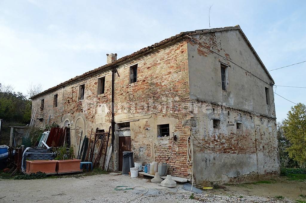 Rustico - Casale in vendita a Trecastelli