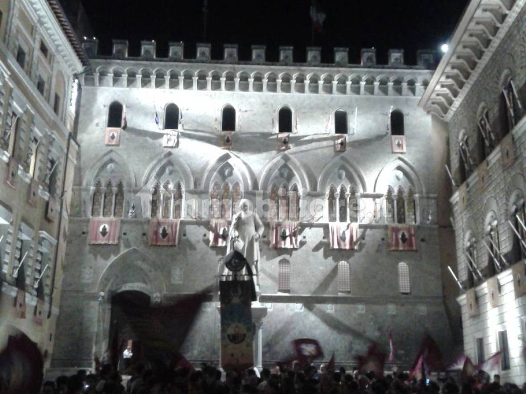 Siena Piazza Salimbeni