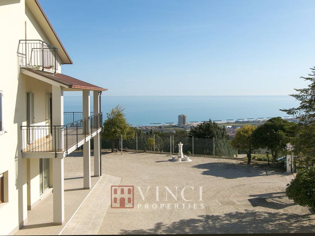 Villa con vista mare