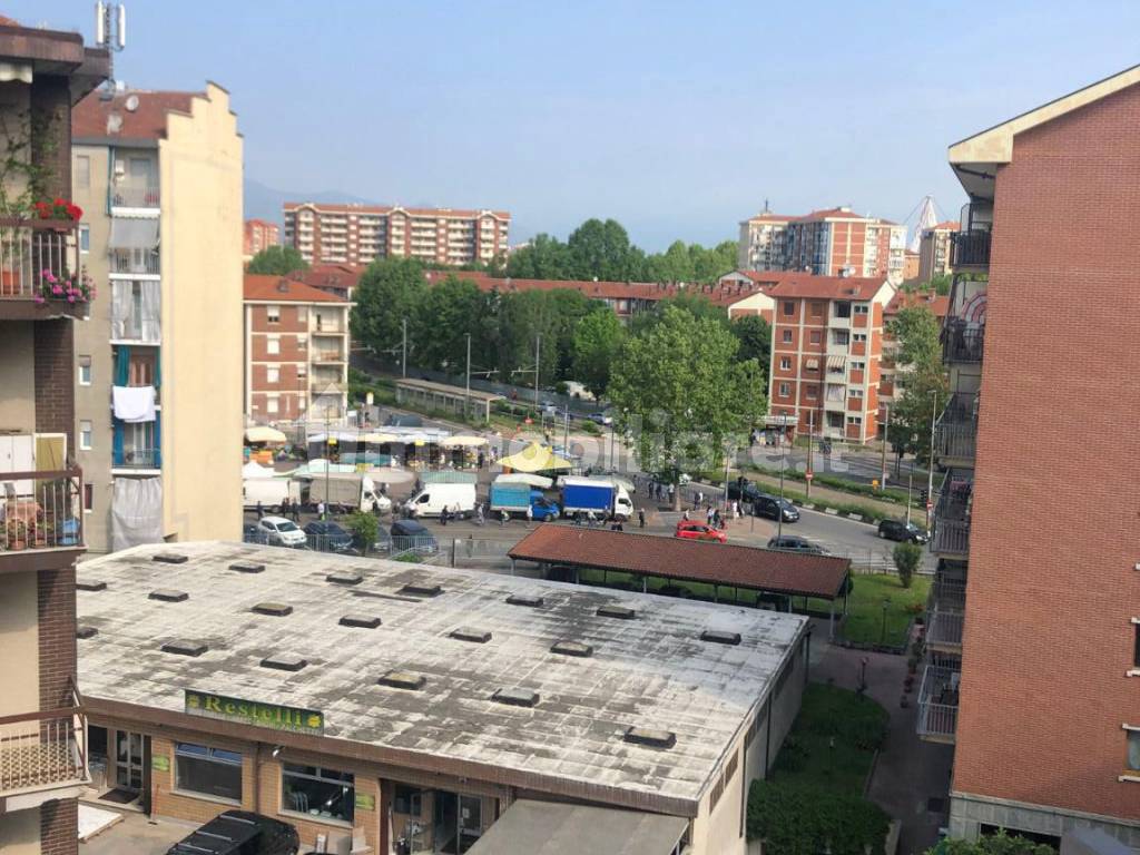 Rent Apartment Turin. 3room flat in corso Toscana 139. Good condition, fourth floor, with