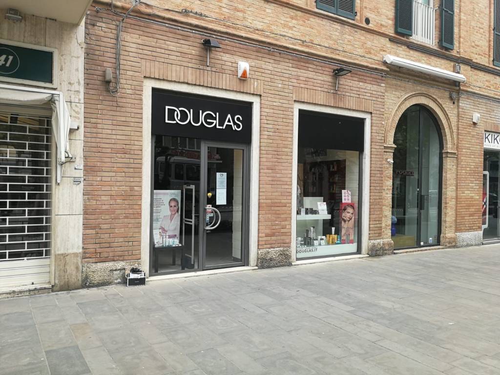 Locale commerciale corso umberto i, centro, civitanova marche