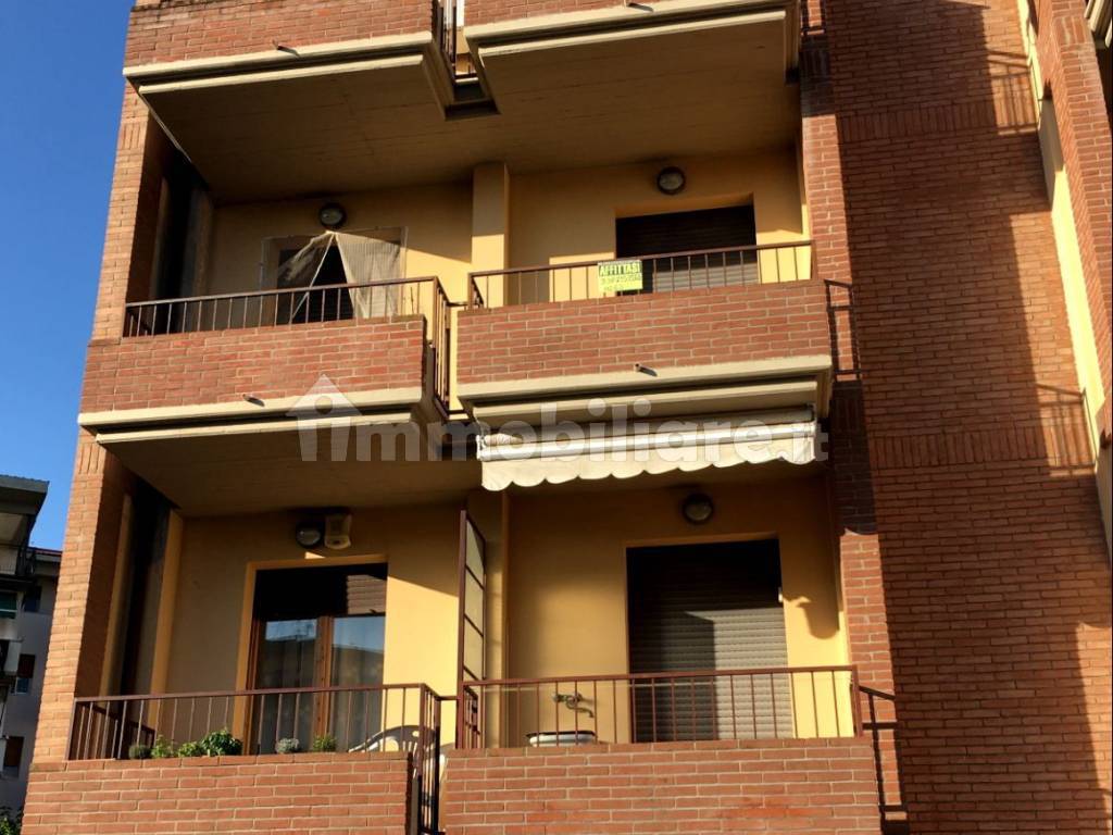 Rent Apartment Pisa. 3room flat in via Molise 4. Excellent condition