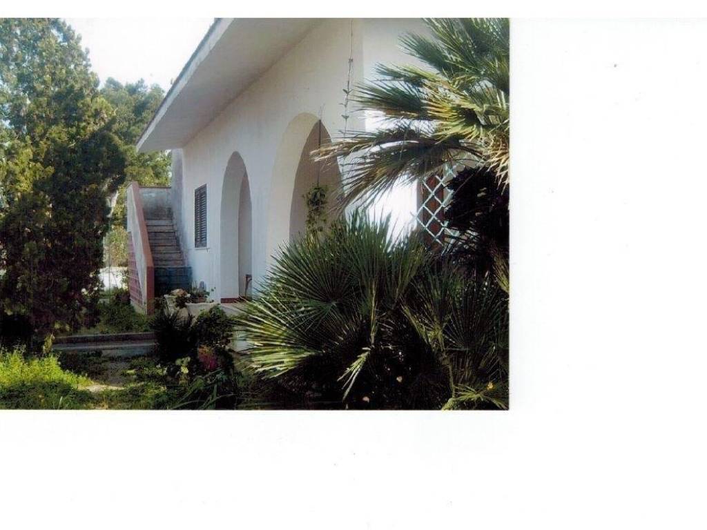 Trilocale via lambertiani 135, leporano marina, leporano