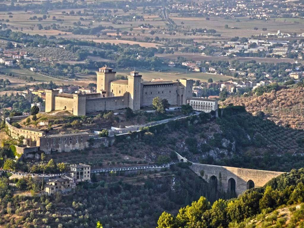 Locale commerciale corso giuseppe garibaldi 4, centro storico, spoleto