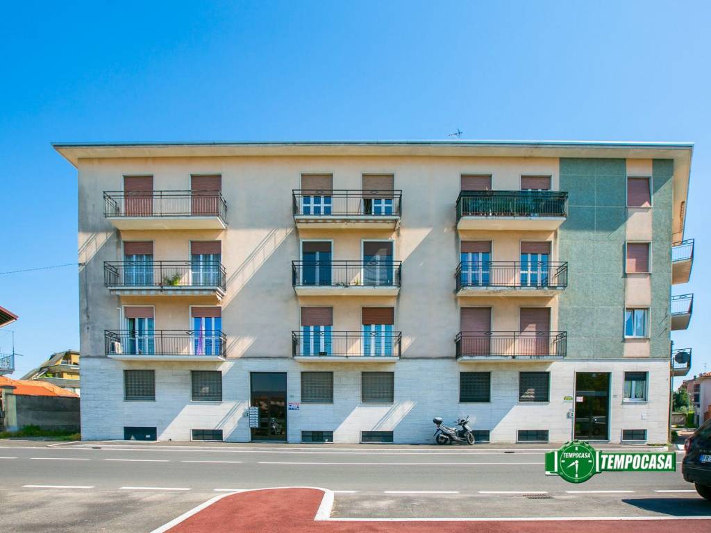 Vente Appartement Busto Arsizio. T3 en via Lonate Pozzolo.... À rénover, troisième étage, balcon