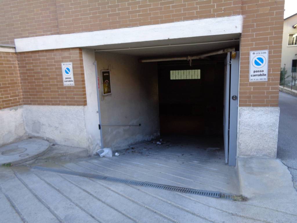 Garage - box via giovanni pascoli, centro, bra