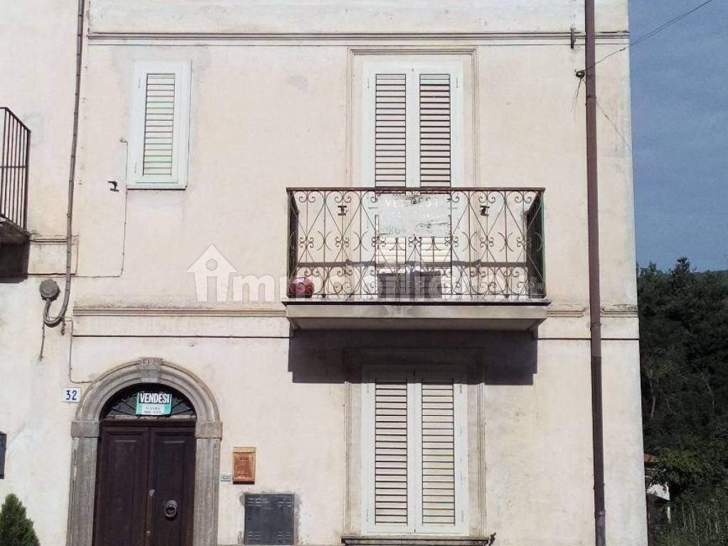 Sale Singlefamily detached house in viale Fiume 32 Introdacqua. Good