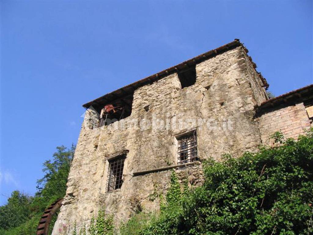 Vendita Rustico in Sp65 Castel Vittorio. Da ristrutturare, posto auto ...
