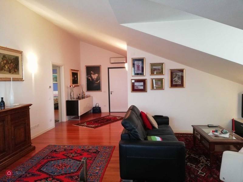 Vendita Attico in Strada dei Zotti 2 Treviso. Ottimo stato, posto auto