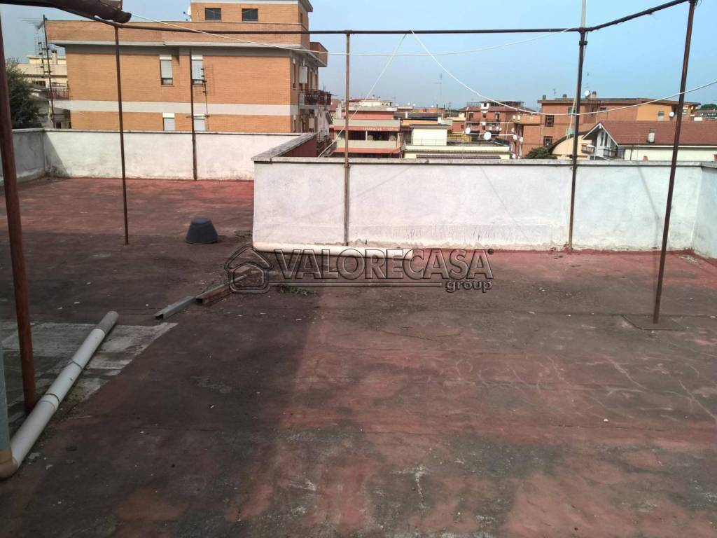 Via Di Prataporci Roma Rm Sale Attic in via di Prataporci Rome. To be refurbished, with terrace