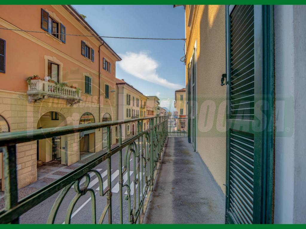 Vendita Appartamento Laveno-Mombello. Bilocale in via Labiena 133. Da ...