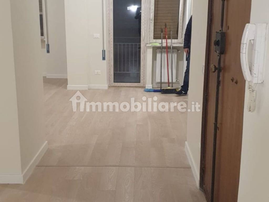 Affitto Appartamento Lamezia Terme Trilocale In Piazza Della Ottimo Stato Quinto Piano Balcone Riscaldamento Autonomo Rif 83316345