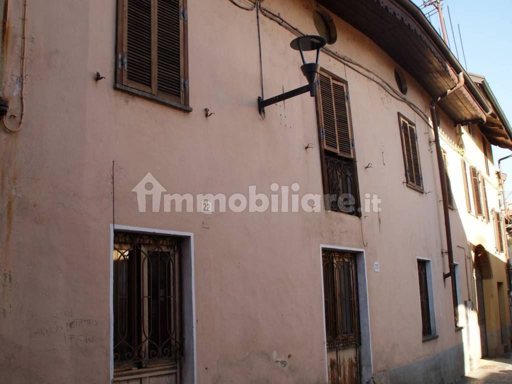Sale Terraced house in via Federico Rosazza 25 Biella. Good condition,  parking space, with terrace, independent heating, 102 m², ref. 83368249