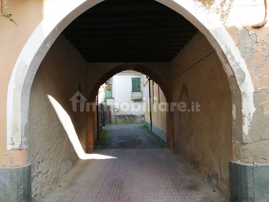 ingresso cortile