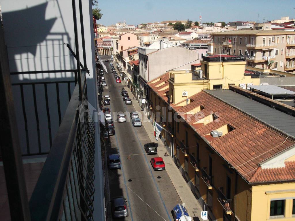 Sale Apartment Crotone. 4room flat in via Cutro 88. Good condition