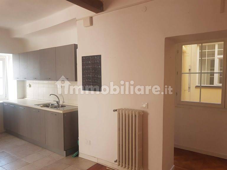 Affitto Appartamento Trieste. Bilocale in via San Sebastiano. Ottimo stato, interrato (2