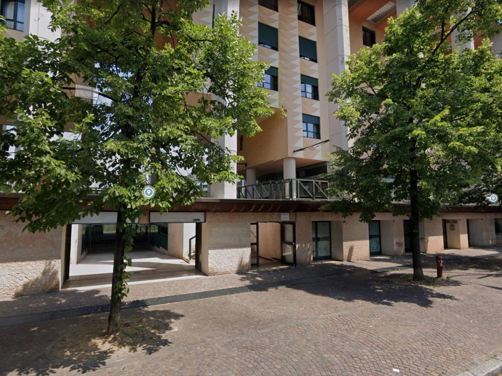 Locale Commerciale Via Jacopo Palma Il Vecchio Bergamo Rif 84612202 Immobiliare It