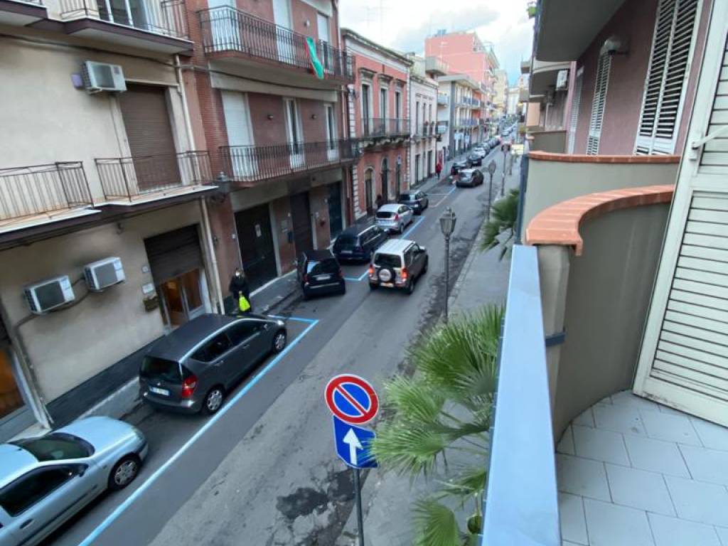 Vendita Appartamento in via Vittorio Emanuele. Aci Catena. Buono stato,  primo piano, con balcone, riscaldamento autonomo, rif. 84617744