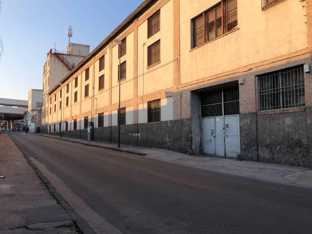 Capannone strada vicinale cannola 26, poggioreale, napoli